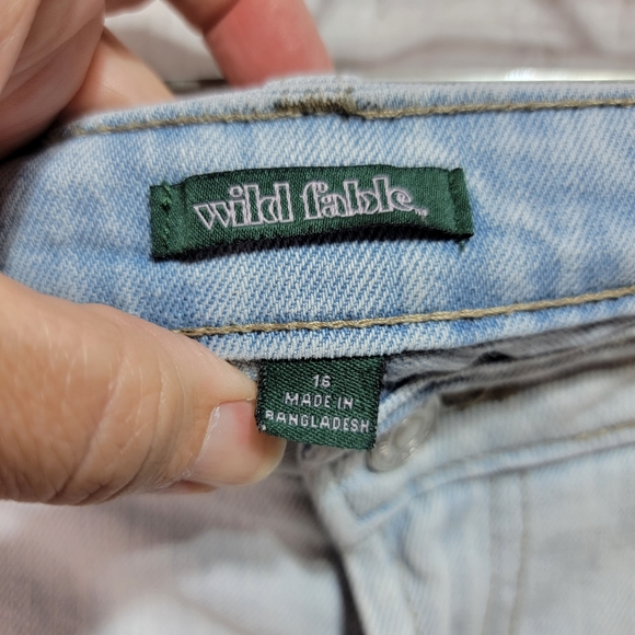 Wild Fable Women's Lightwash Distressed Cotton Stretch Denim Blue Jeans Size 16. - Picture 5 of 7